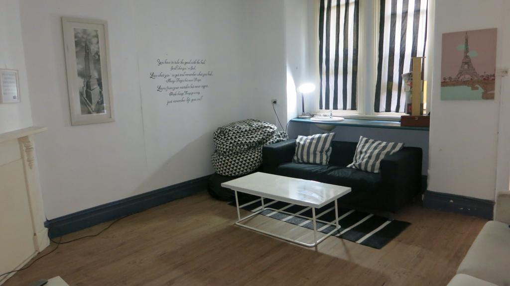 Kanga House Backpackers Hostel *
