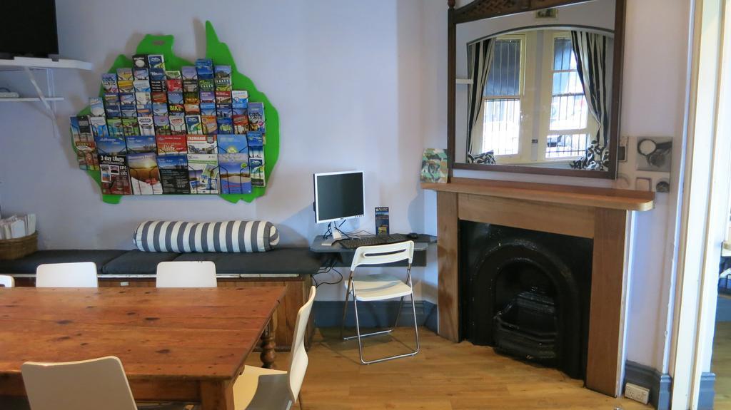 Kanga House Backpackers *